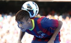 开云下载-法拉利力克红牛车队，汉密尔顿高光表现改写F1格局