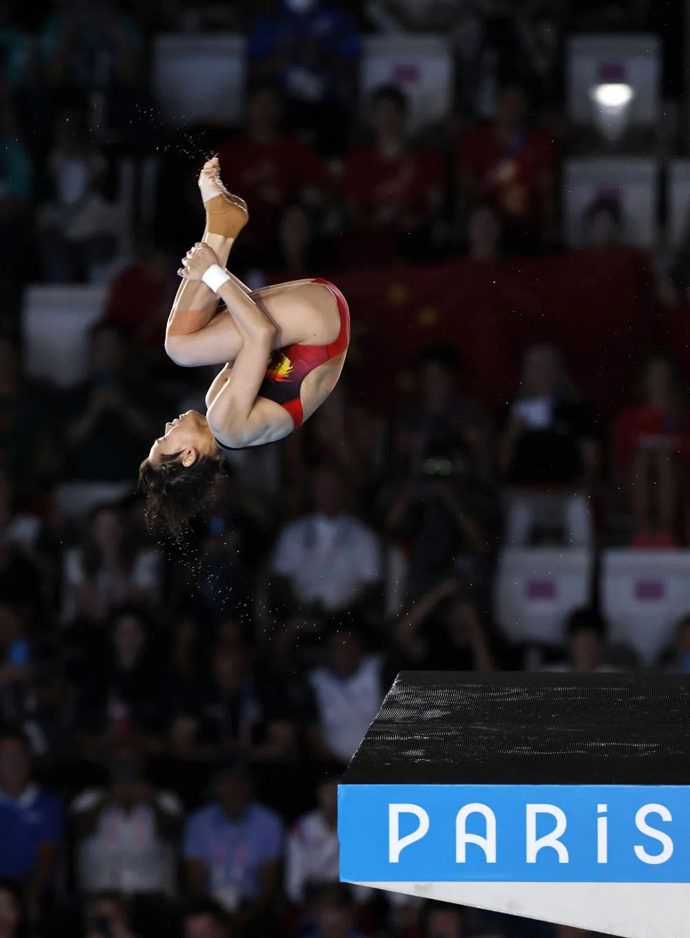 世界级跳水选手闯关夺得殊荣 世界级跳水选手闯关夺得殊荣