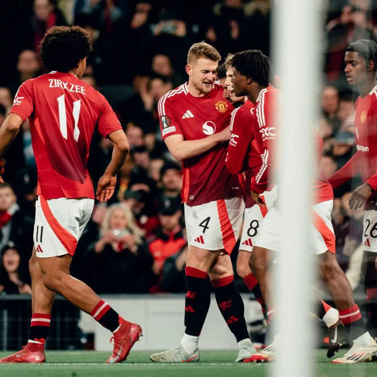 包含皇马战胜曼联：卡瓦尼踢进绝杀一球的词条