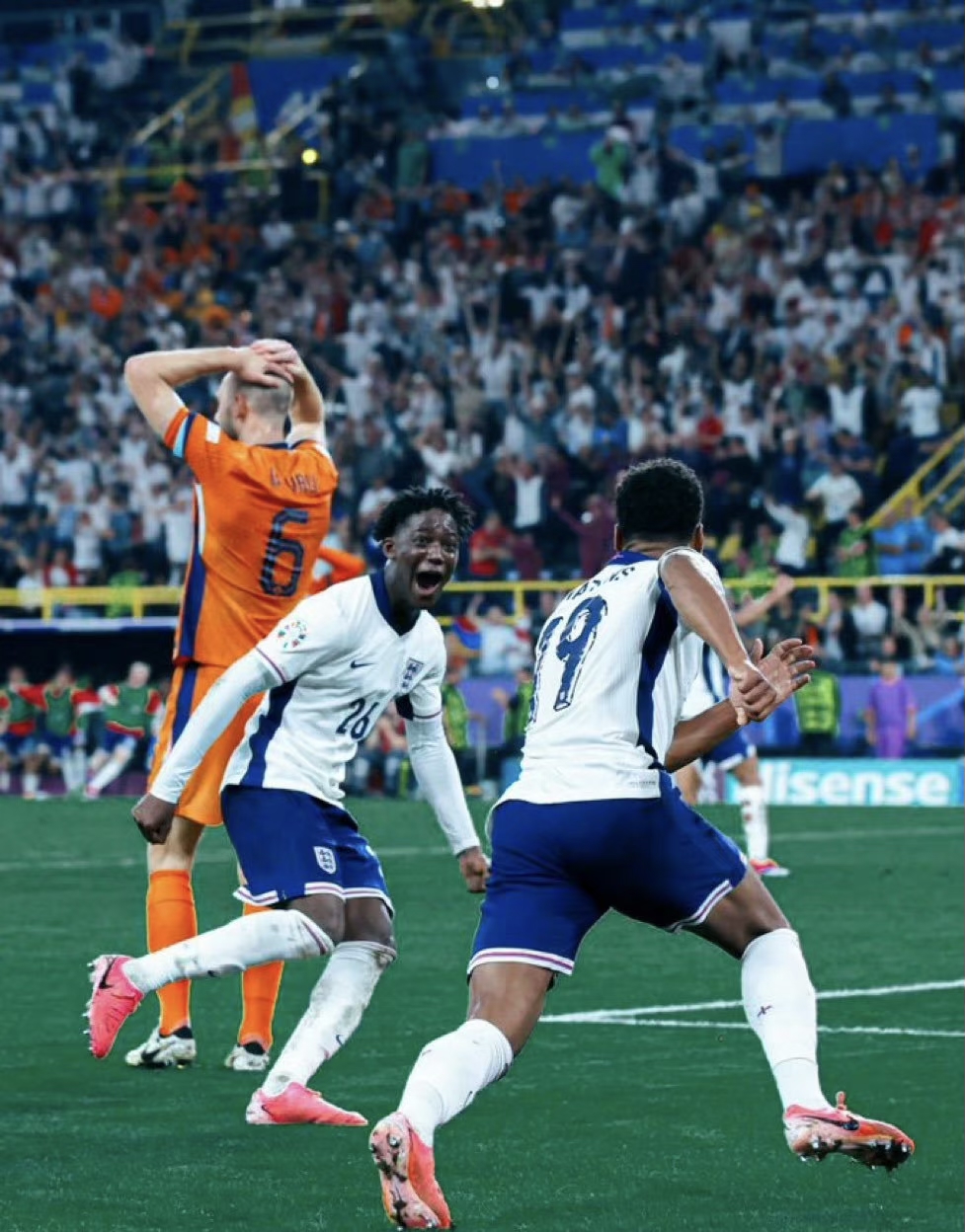 谁与争锋，球场上一绝技精彩绝伦的简单介绍