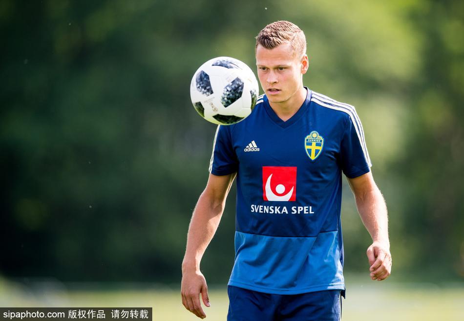 瑞典队轻取韩国队，奥恰洛夫点燃赛场