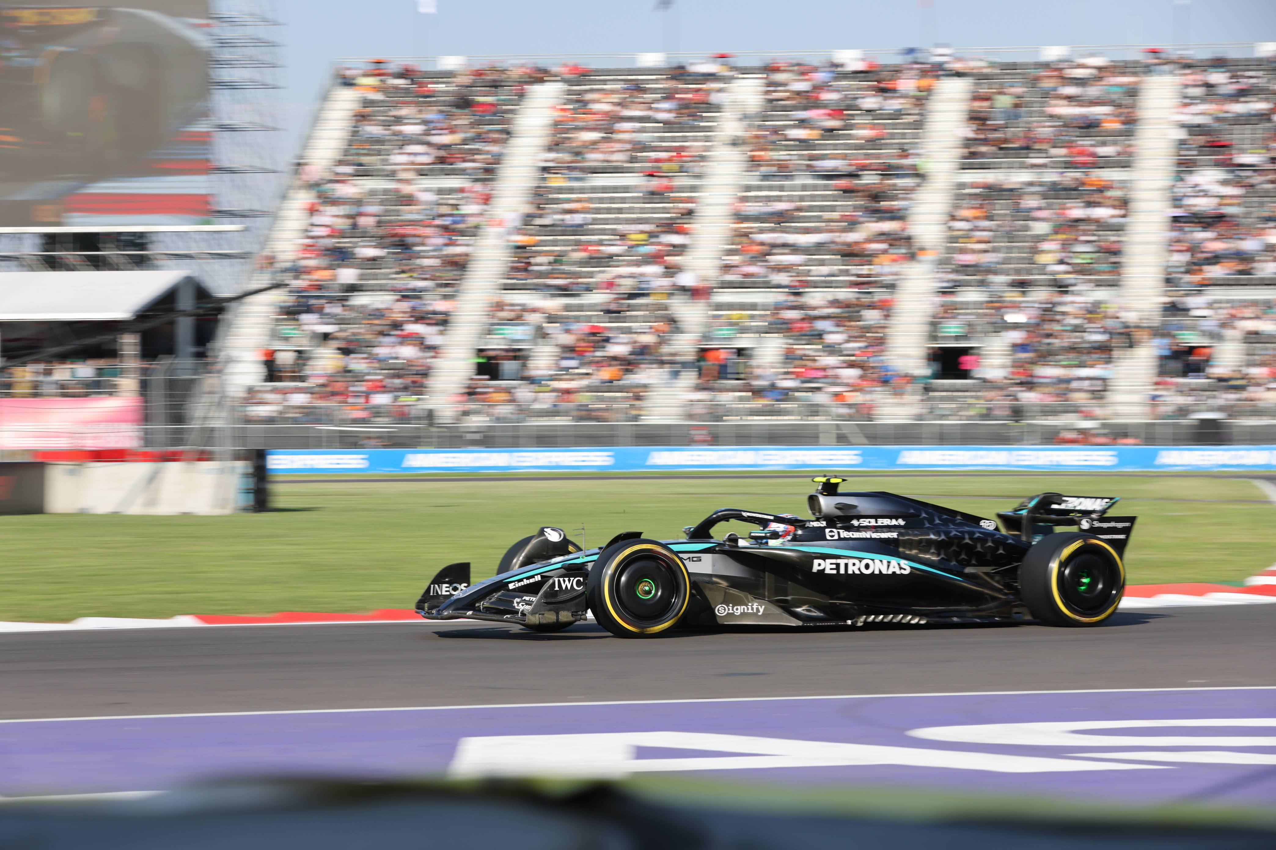 关于阿斯顿马丁逆转红牛二队，汉密尔顿点燃赛场的信息