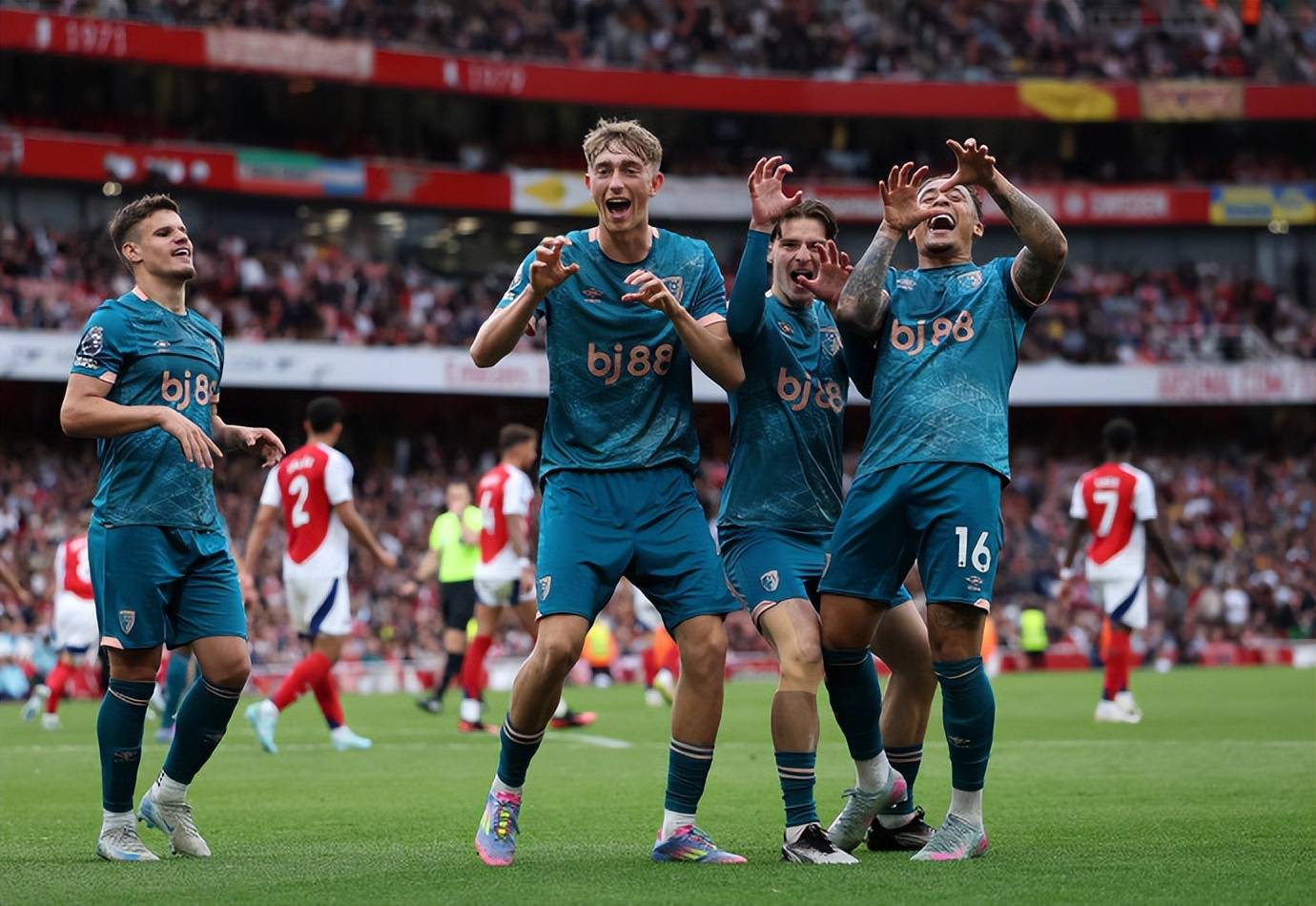 阿森纳主场失利，欧冠资格受威胁的简单介绍