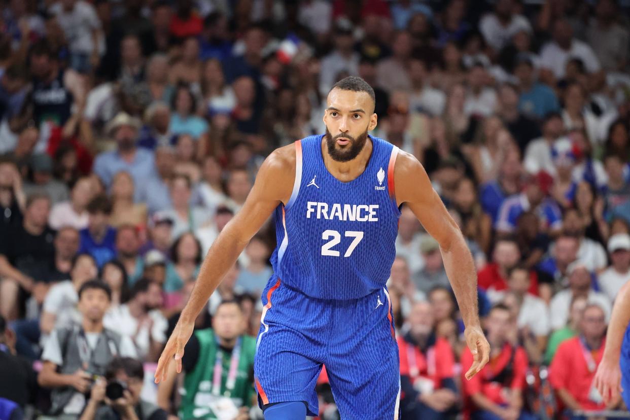 澳大利亚男篮血洗土耳其男篮，戈贝尔完成帽子戏法的简单介绍