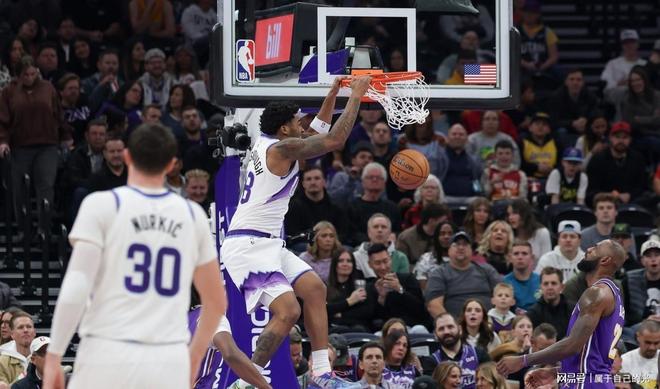 包含热火B队血洗快船，东契奇完成帽子戏法的词条