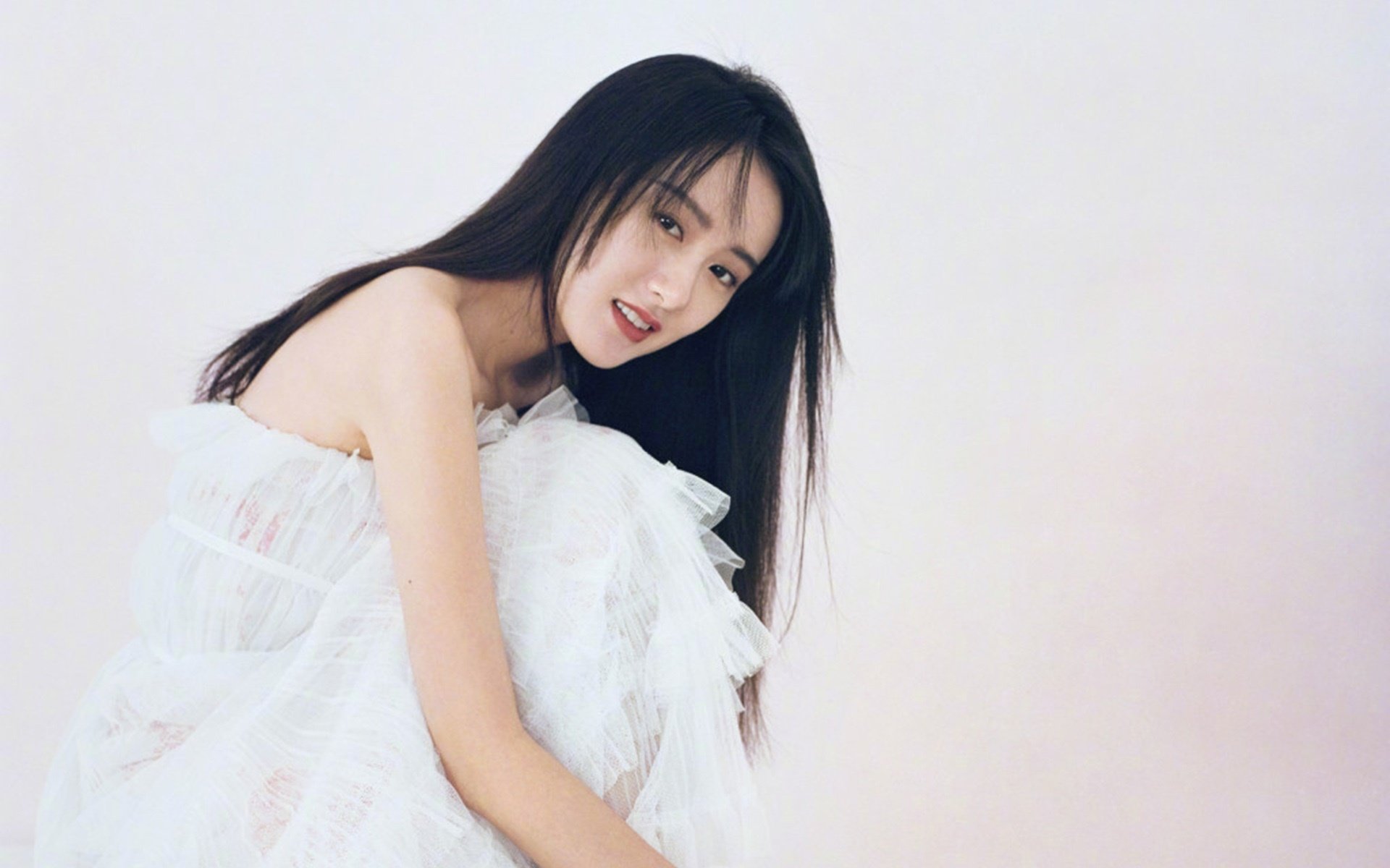 勒沃库森正面击溃巴萨，战术纪律的胜利，奥斯梅恩完成自我救赎