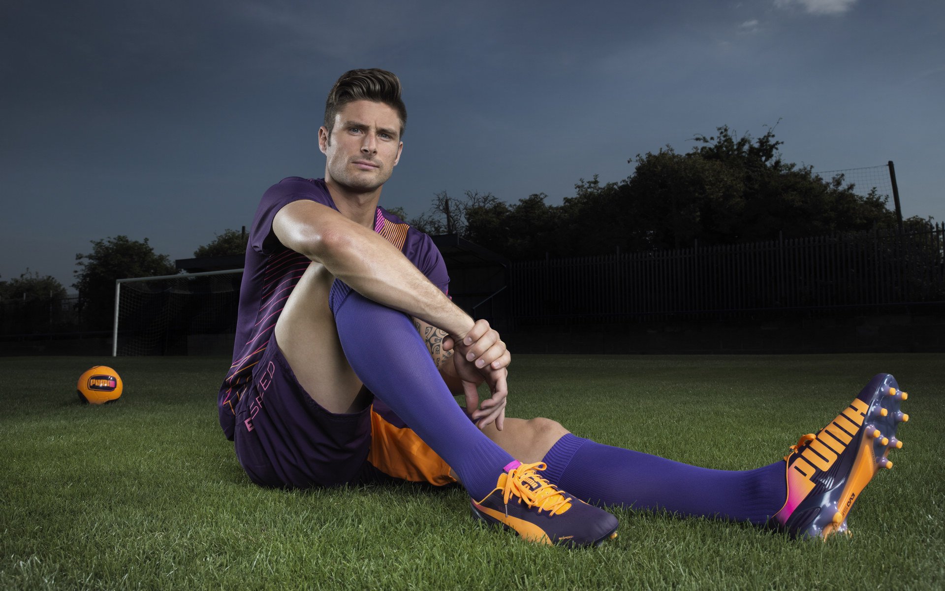 巴雷拉一锤定音，英格兰稳如磐石力克瑞典